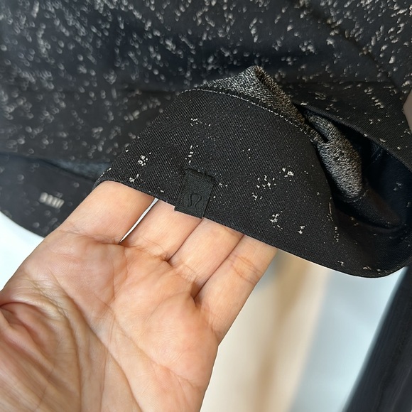 Lululemon cropped half zip long sleeve running pull over size 6/8 black/gray - Picture 3 of 3